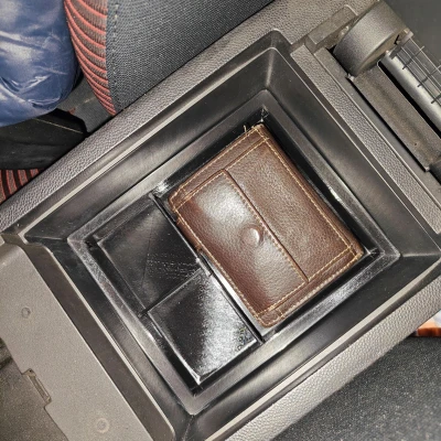 Giá Đỡ Hộp Tỳ Tay Mazda3 BK Có Khay