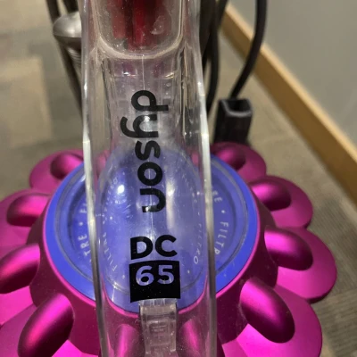 Giá giữ dây máy hút bụi Dyson DC65