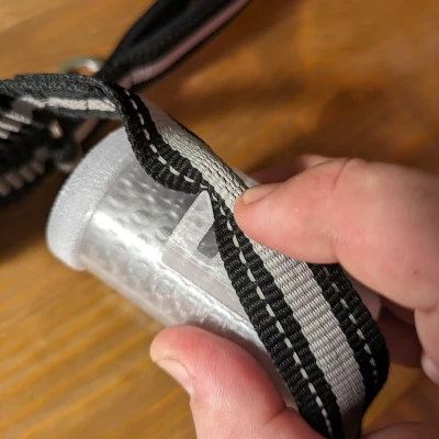 Hộp Đựng Túi Vệ Sinh Gắn Dây Dắt