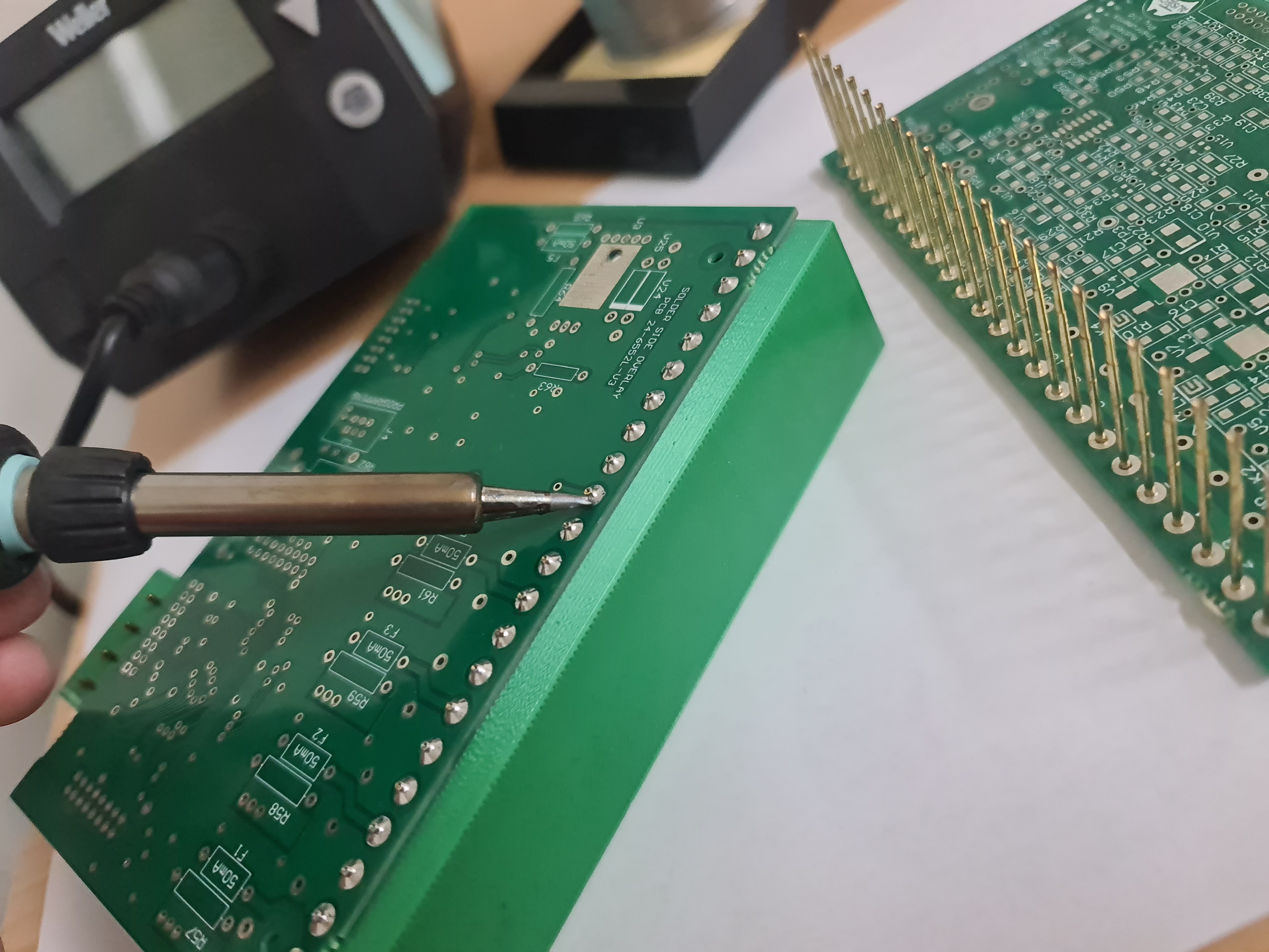 Khuôn giữ chân linh kiện cho PCB