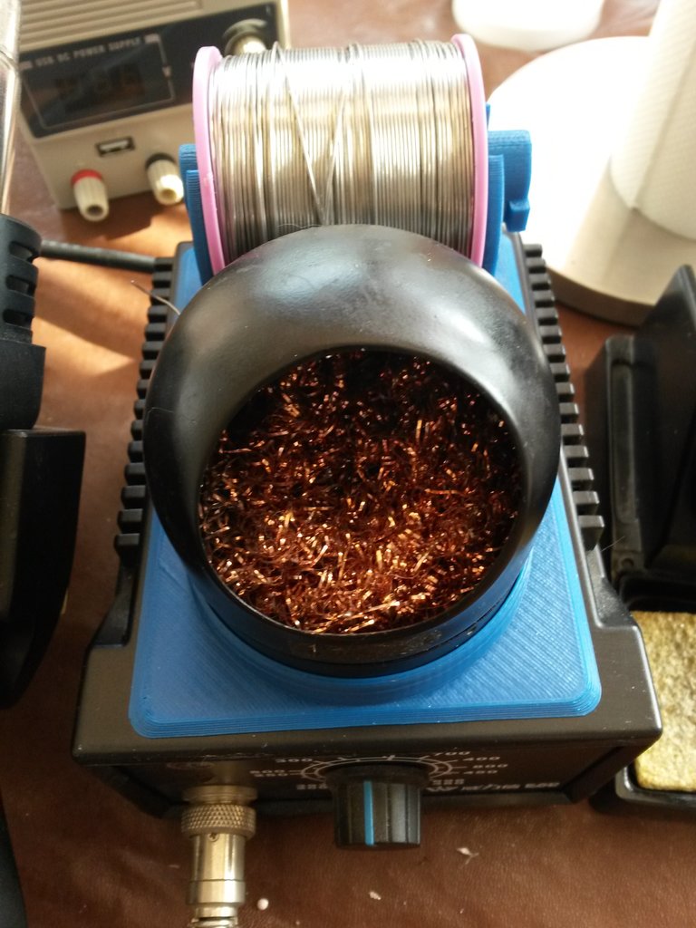 Giá đỡ cuộn thiếc hàn và bọt biển