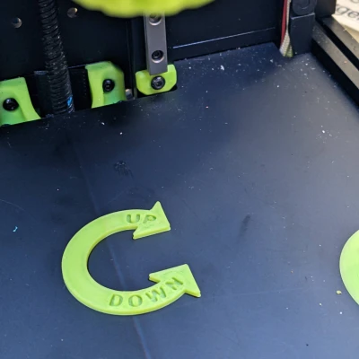 Mũi tên chỉ báo mặt phẳng cân bàn in