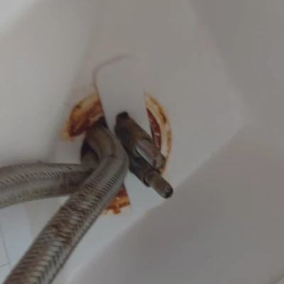 Sửa Vòng Đệm Vòi Nước Nhà Vệ Sinh Lầu Dưới