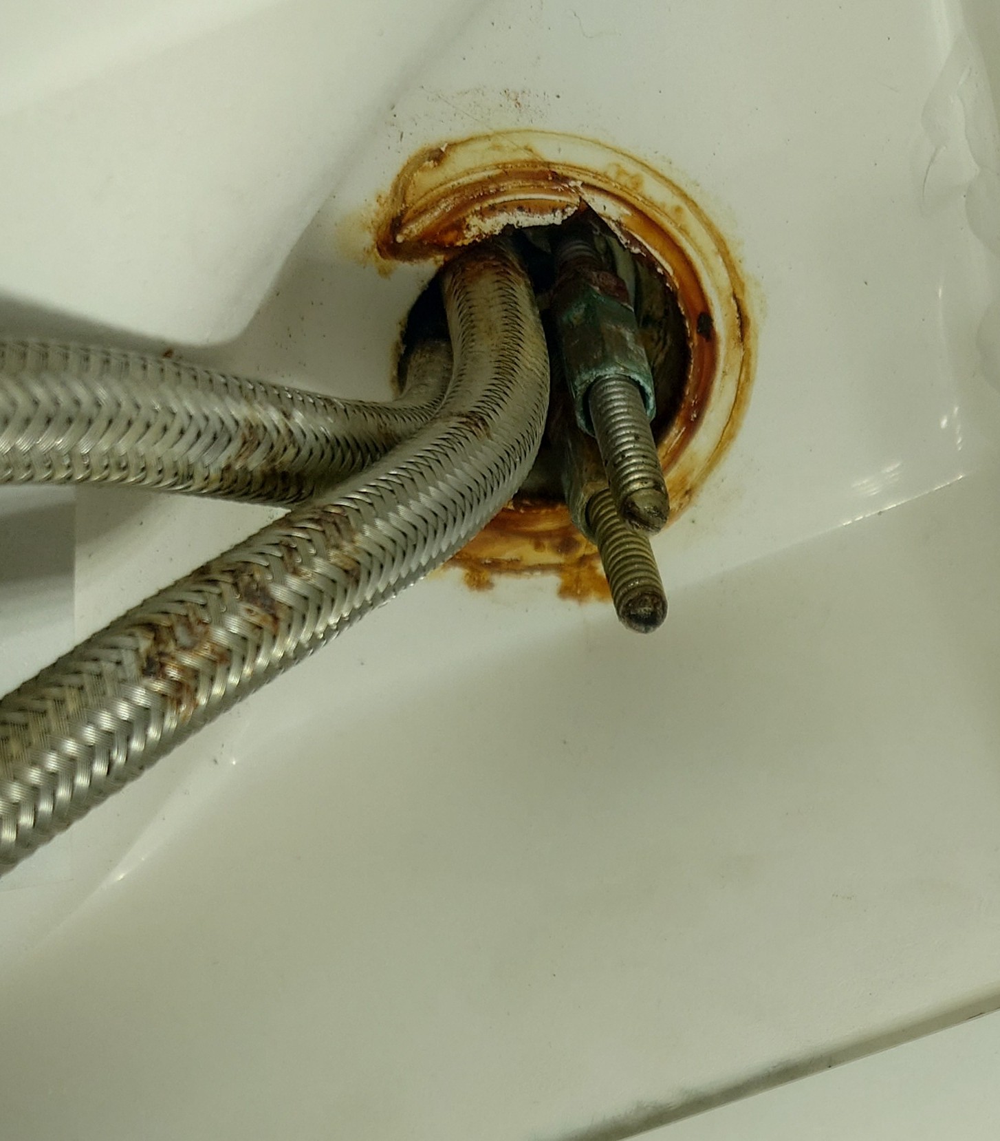 Sửa Vòng Đệm Vòi Nước Nhà Vệ Sinh Lầu Dưới