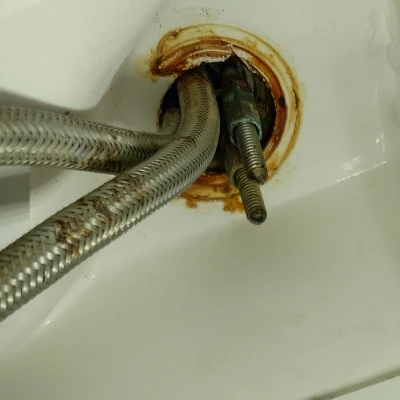 Sửa Vòng Đệm Vòi Nước Nhà Vệ Sinh Lầu Dưới