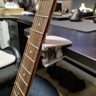 Kẹp Bàn Giữ Guitar