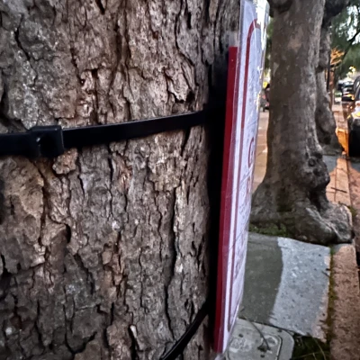 Kệ biển cong 8.5"x11" - Dùng dây rút gắn cây