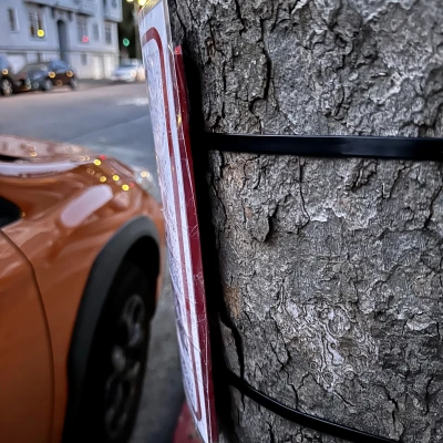 Kệ biển cong 8.5"x11" - Dùng dây rút gắn cây