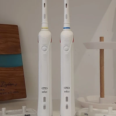 Giá Đỡ Bàn Chải Đánh Răng Oral B 3757 "His" và "Hers"