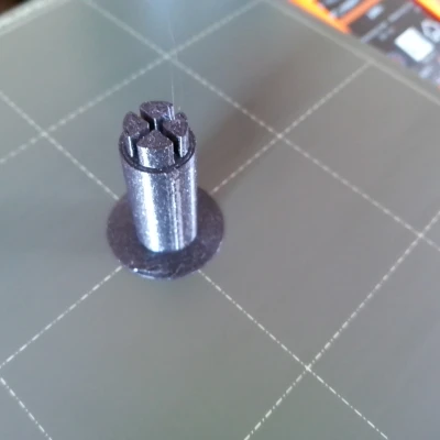 Nắp chụp cho cây chống đỡ đặt trên cọc tre