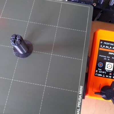 Nắp chụp cho cây chống đỡ đặt trên cọc tre