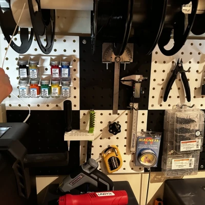 Giá Treo / Kệ Đựng Sơn Testors Cho Bảng Peg Board