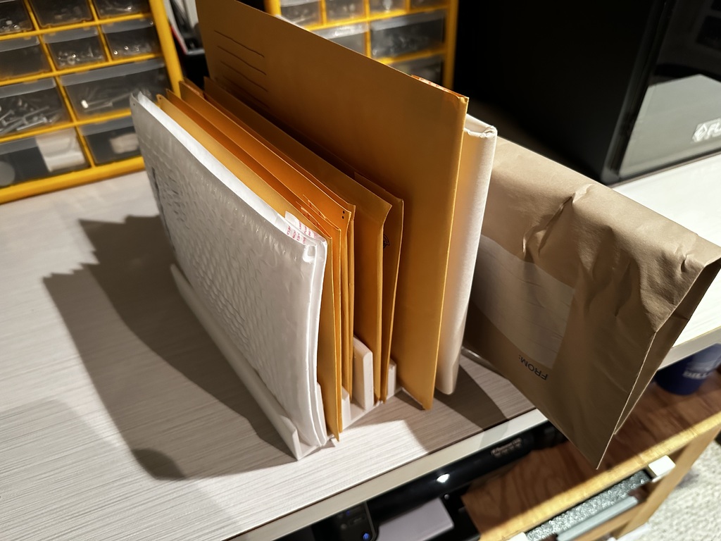 Khay Đựng Bor Thư / Hộp / Giấy Tờ Tổ Chức