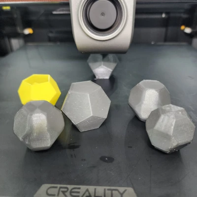 Những quả cầu hình lục giác và ngũ giác