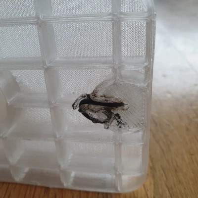 Giá Đỡ Cuộn Chỉ Máy Vắt Sổ