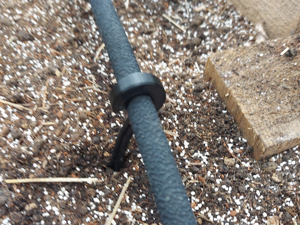 Kệ giữ ống tưới nhỏ giọt Gardena 1/2" và 3/16"