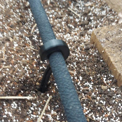 Kệ giữ ống tưới nhỏ giọt Gardena 1/2" và 3/16"