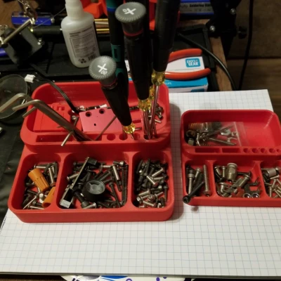 Khay đựng phụ tùng có Logo Thợ thủ công