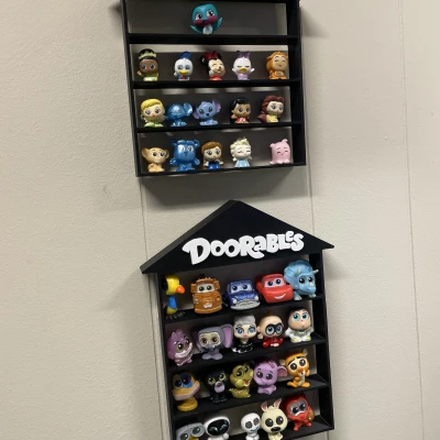 Kệ Đựng Mô Hình Doorables