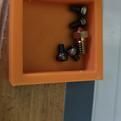 Khay nhỏ đựng đồ vụn hoặc ốc vít