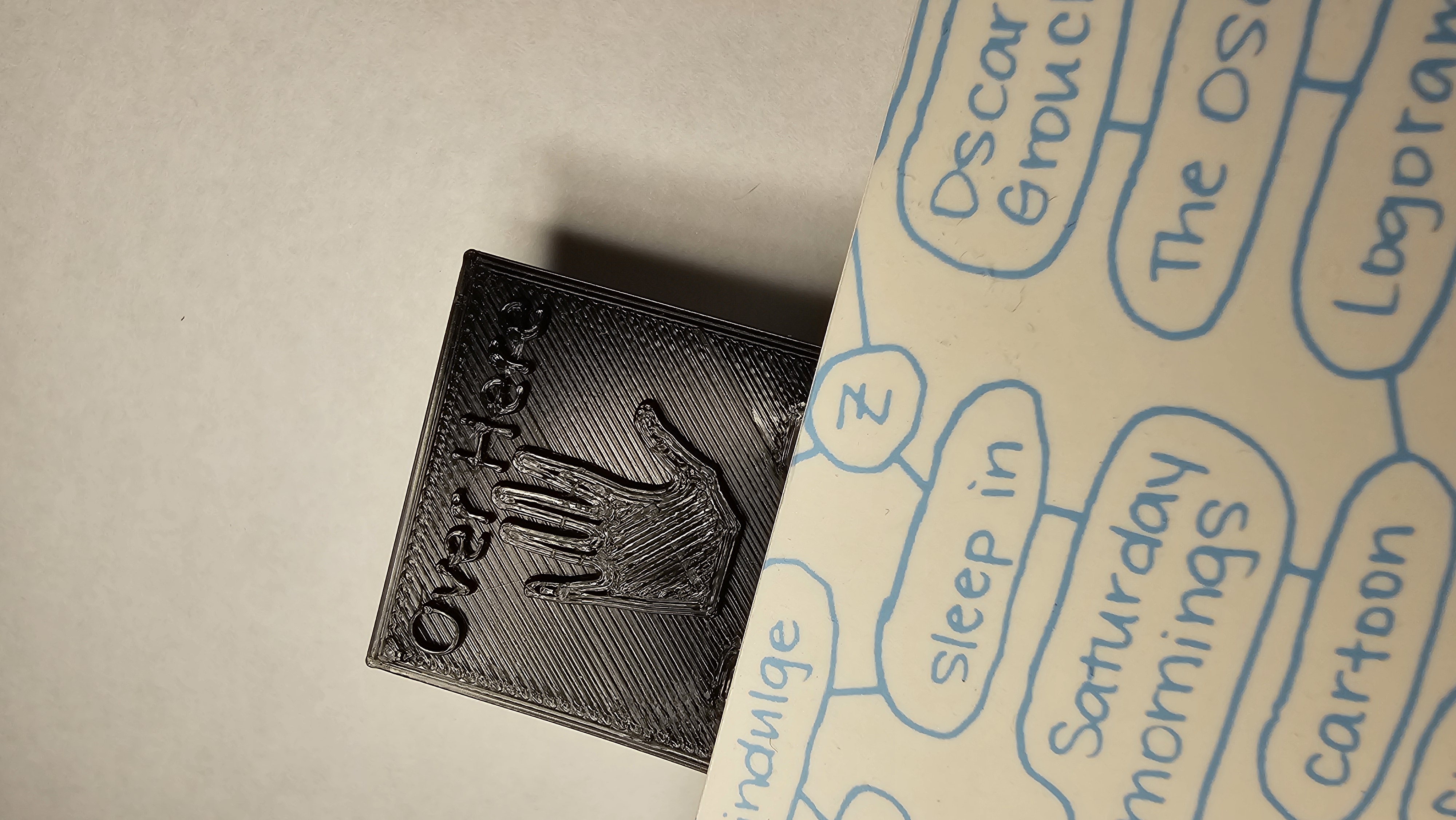 Bookmark Bàn Tay Vươn Ra Từ Sách