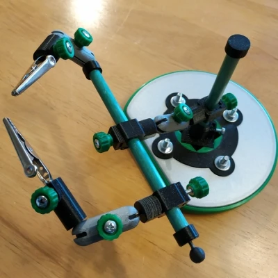 Tay thứ ba - Kẹp giữ bo mạch PCB