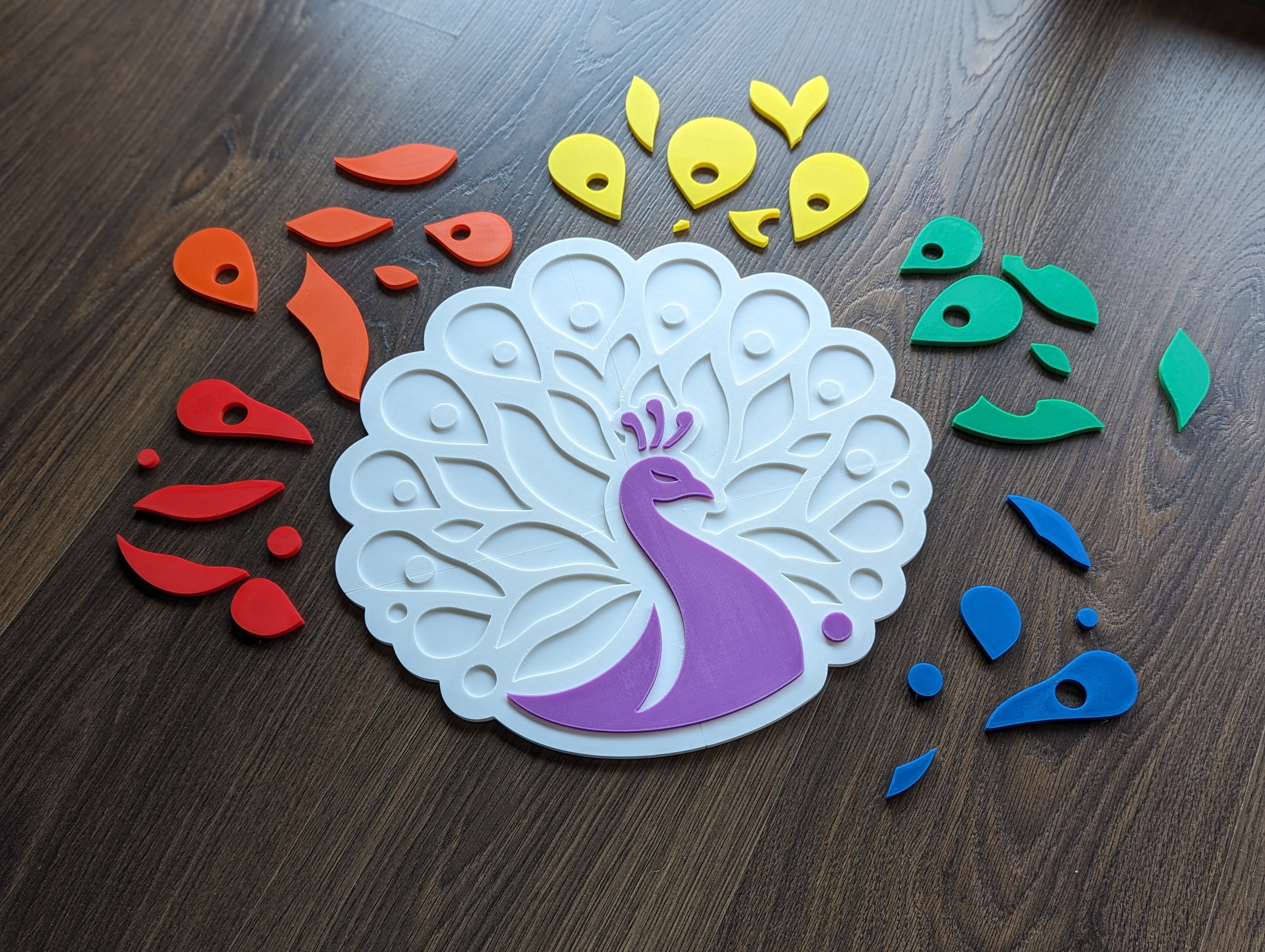 Logo Chim Công Tái Hiện Đầy Sắc Màu