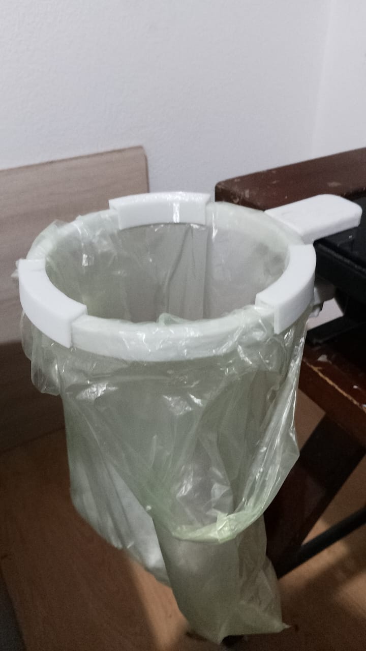 Vòng kẹp túi đựng rác để bàn