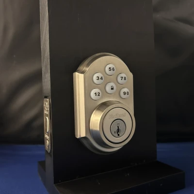 Chân đế khóa cửa