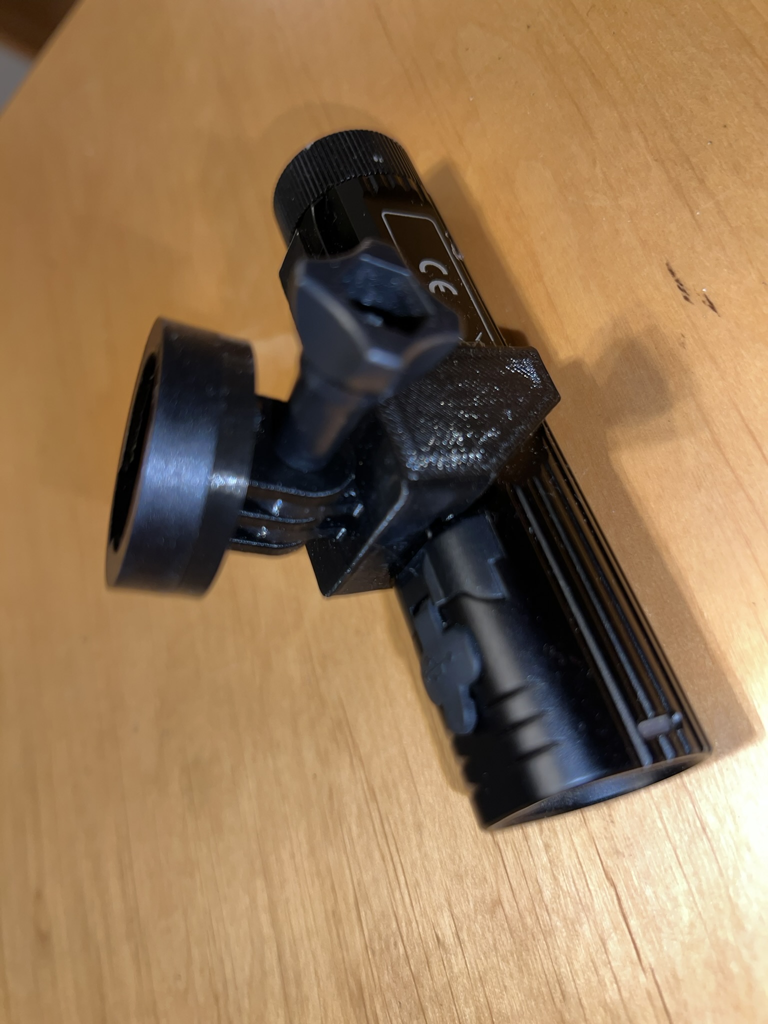 Pat Gắn Đèn Pin Fenix BC26R Cho Đế Garmin