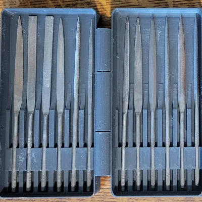 Giá Đỡ Dũa Kim - Mở Bên Có Lẫy Giữ