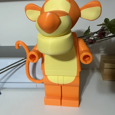 Tigger Lego Giữ Giấy Vệ Sinh (Bản Làm Lại)