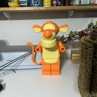 Tigger Lego Giữ Giấy Vệ Sinh (Bản Làm Lại)