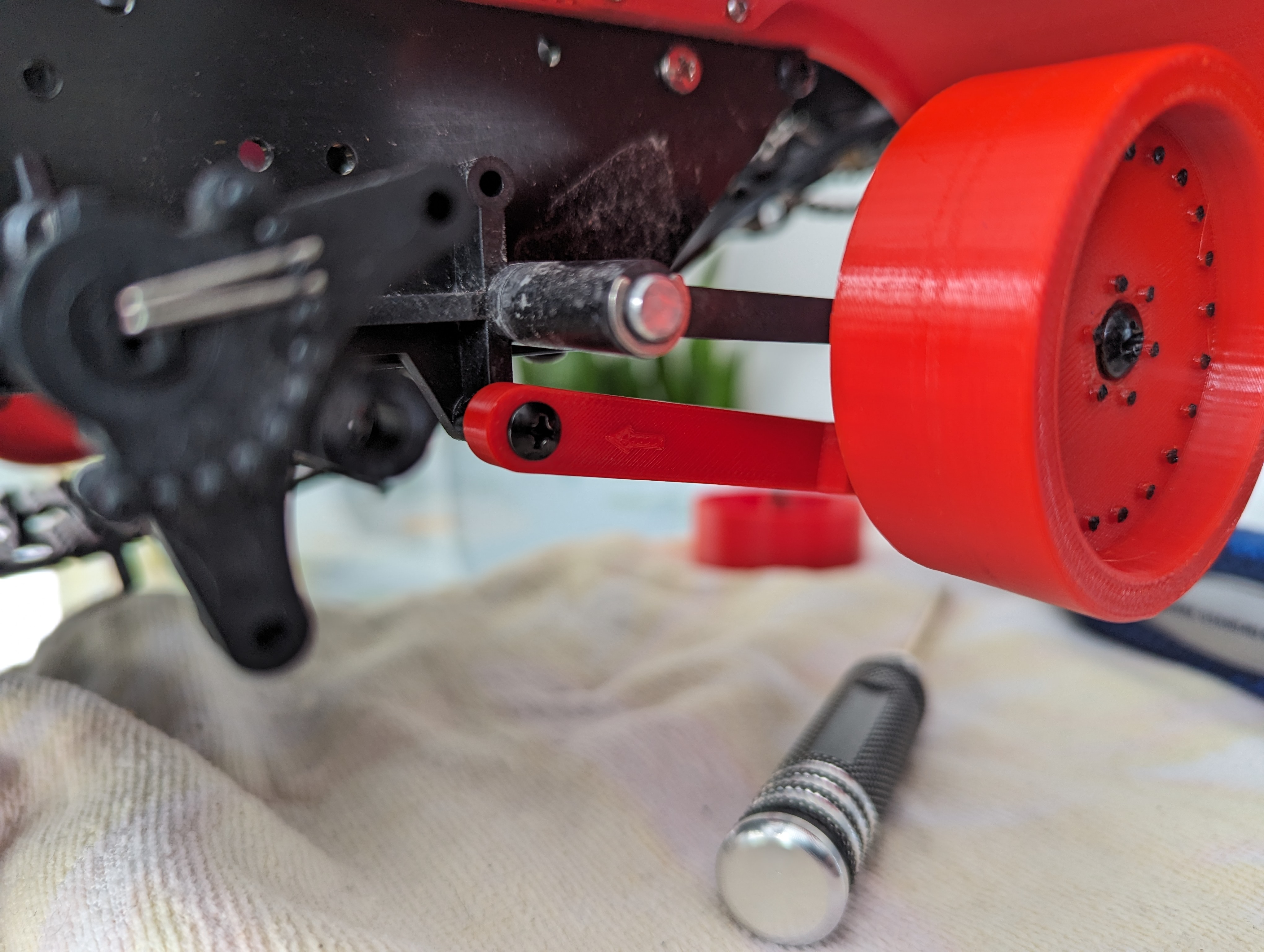 Càng Dưới Sau Kyosho Blizzard