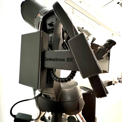 Giá đỡ pin và bộ điều khiển Celestron SE