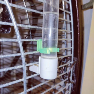 Giá đỡ bình nước cho lồng vẹt