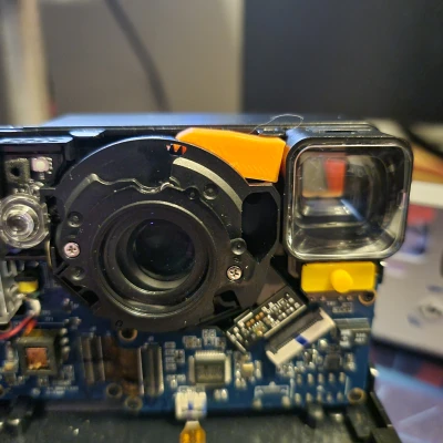 Sửa Ống Kính Máy Ảnh Polaroid One Step 2 Bị Hỏng