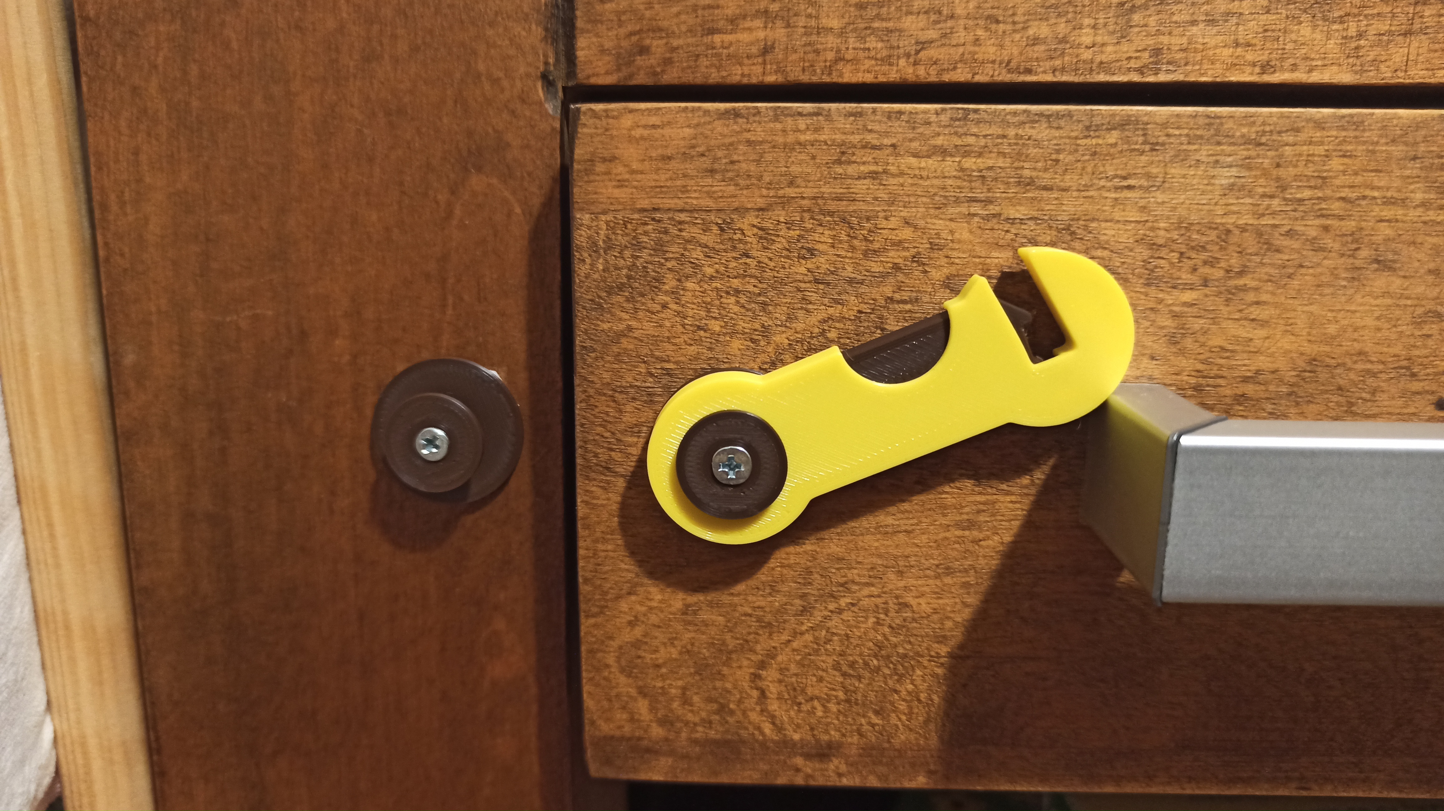 Khóa An Toàn Cho Ngăn Kéo - Bảo Vệ Trẻ Em