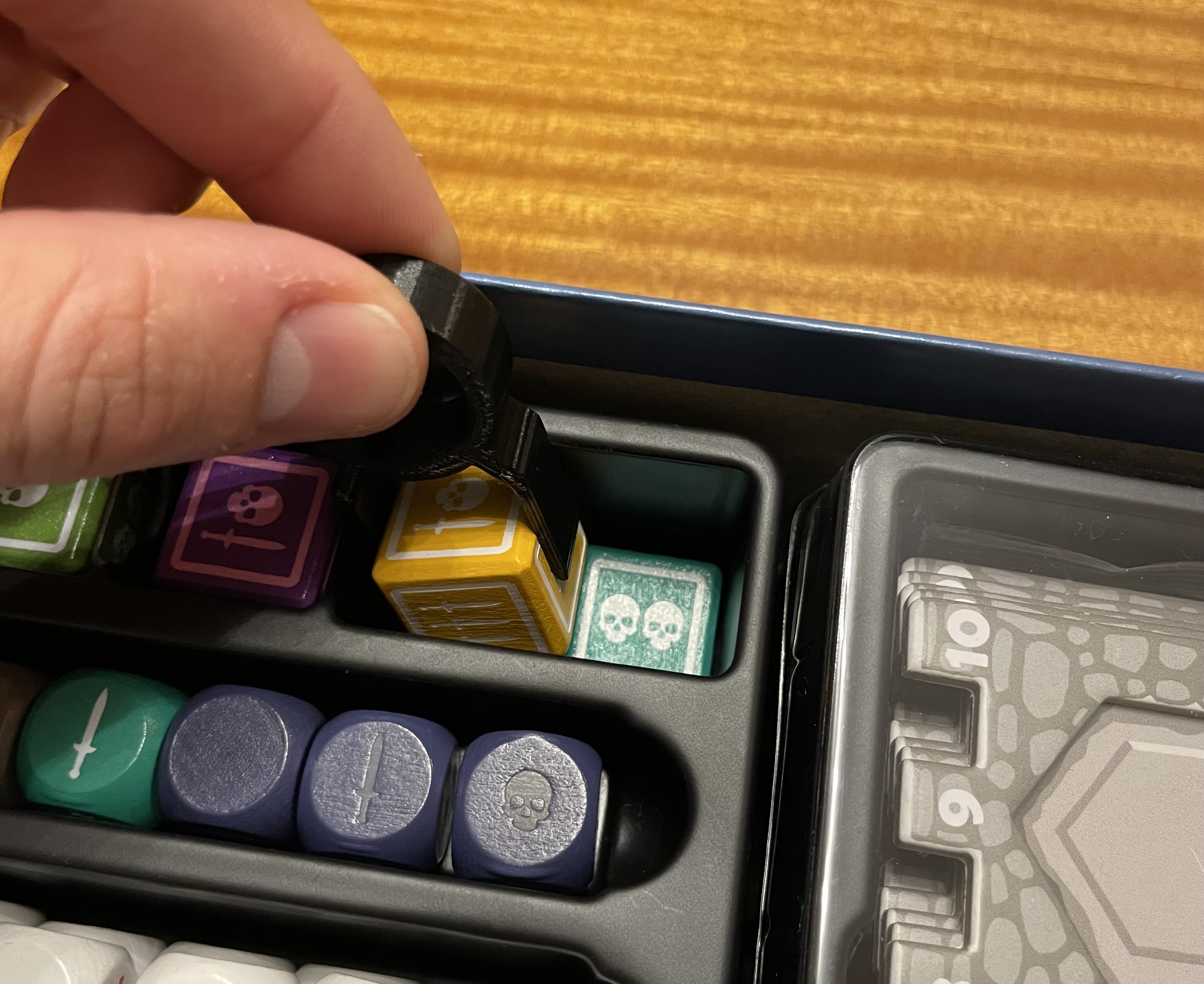 Karak 2 - Khay đựng xúc xắc