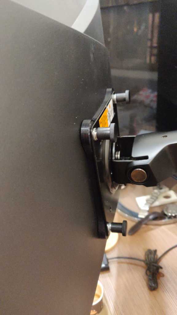 Adapter MSI MAG27CQ cho Giá đỡ VESA AmazonBasics