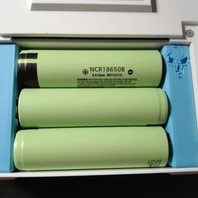 Vỏ pin 3x 18650 cho QX7 kèm miếng đệm pin zin