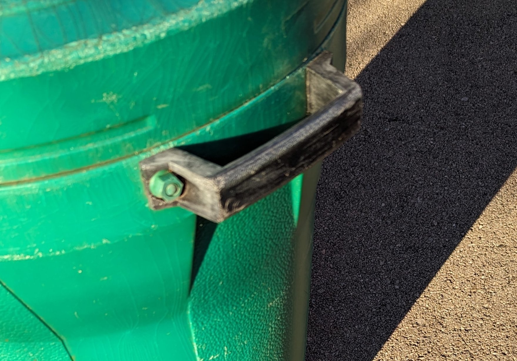 Tay Nắm Thùng Rác