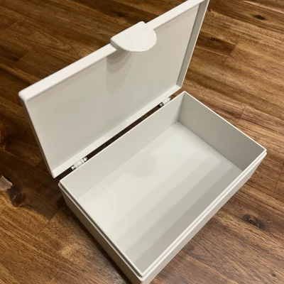 Hộp nhỏ có nắp / small storage box with lid