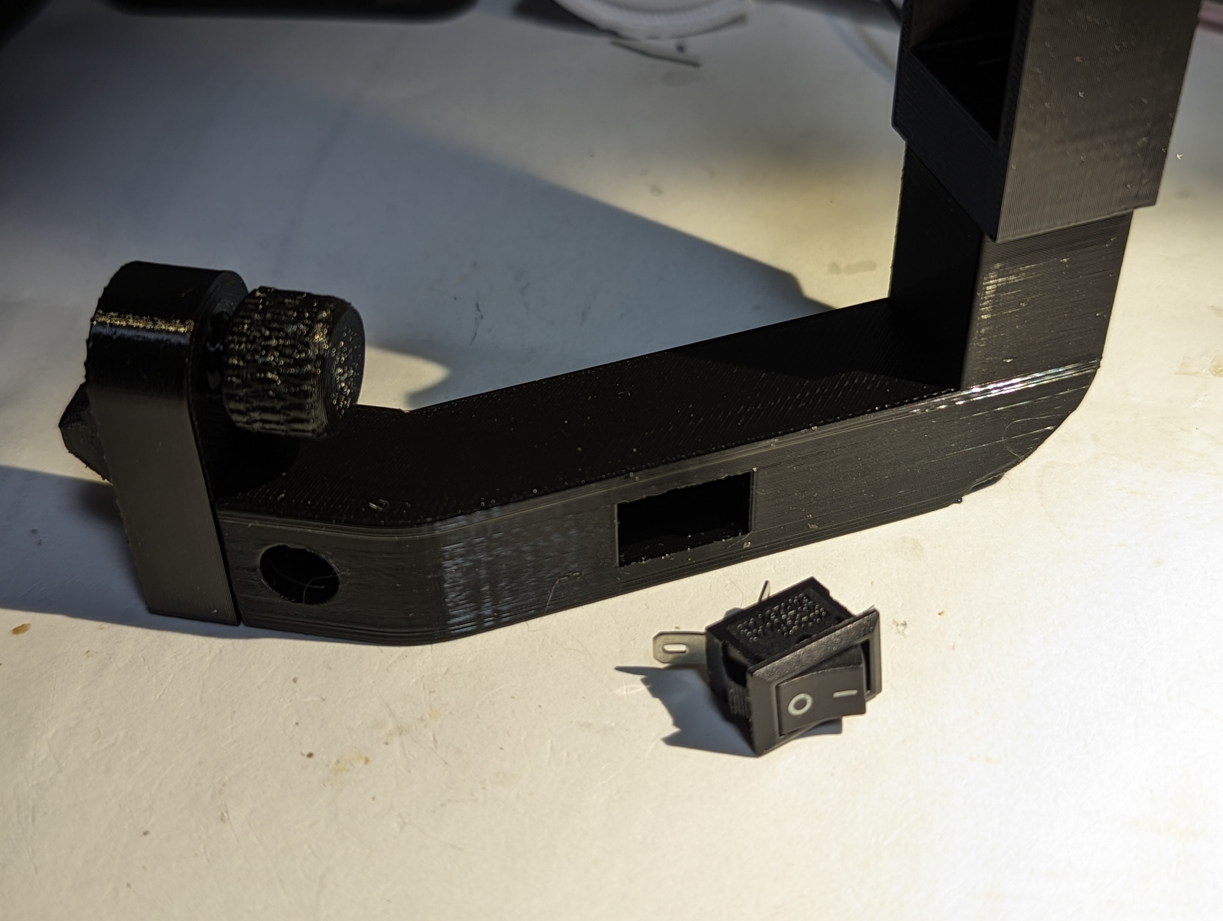 Chế Cánh Tay Cho Thanh Đèn LED Đứng