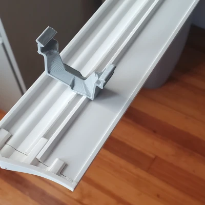 Kẹp máng rèm LEVOLOR - bản cứng cáp hơn