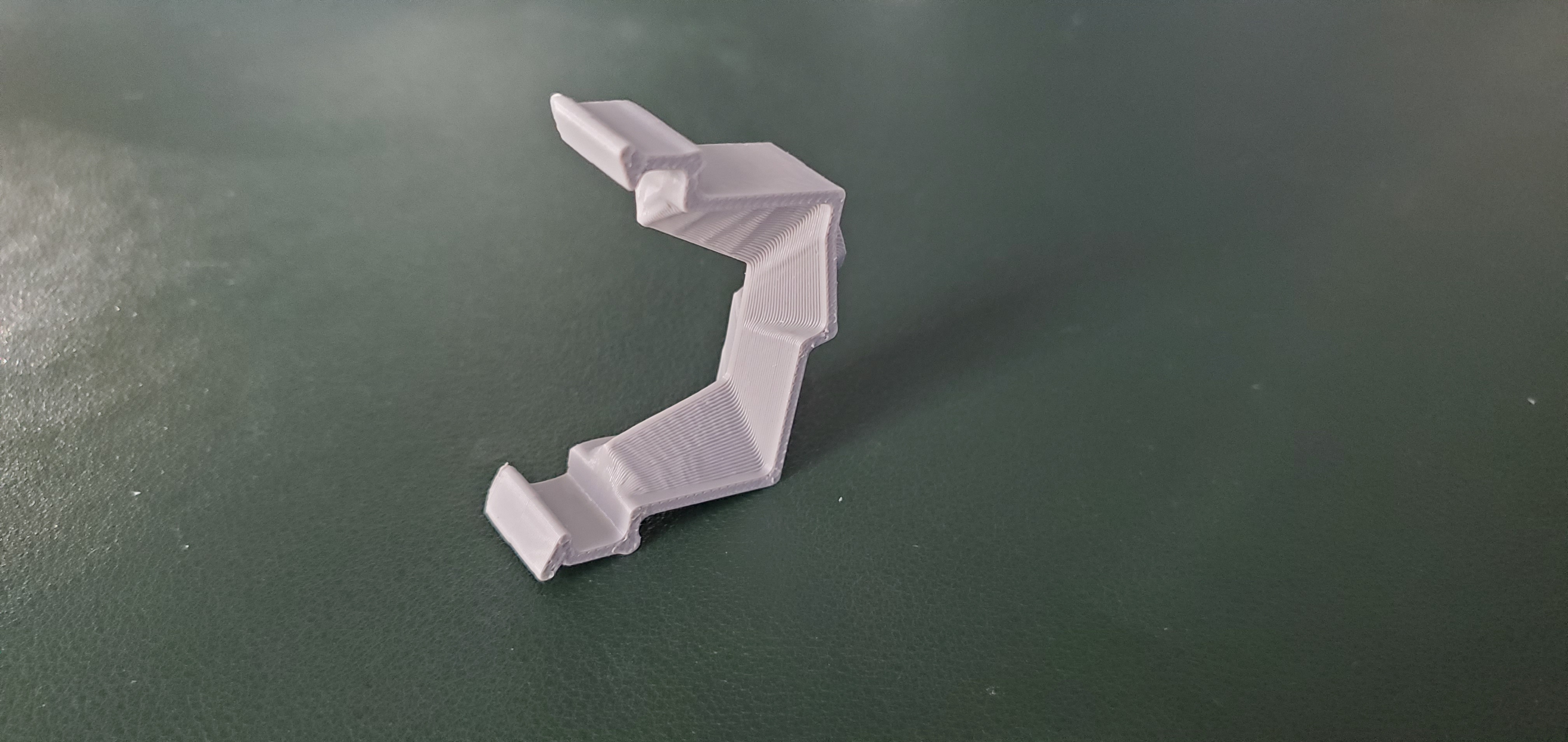 Kẹp máng rèm LEVOLOR - bản cứng cáp hơn