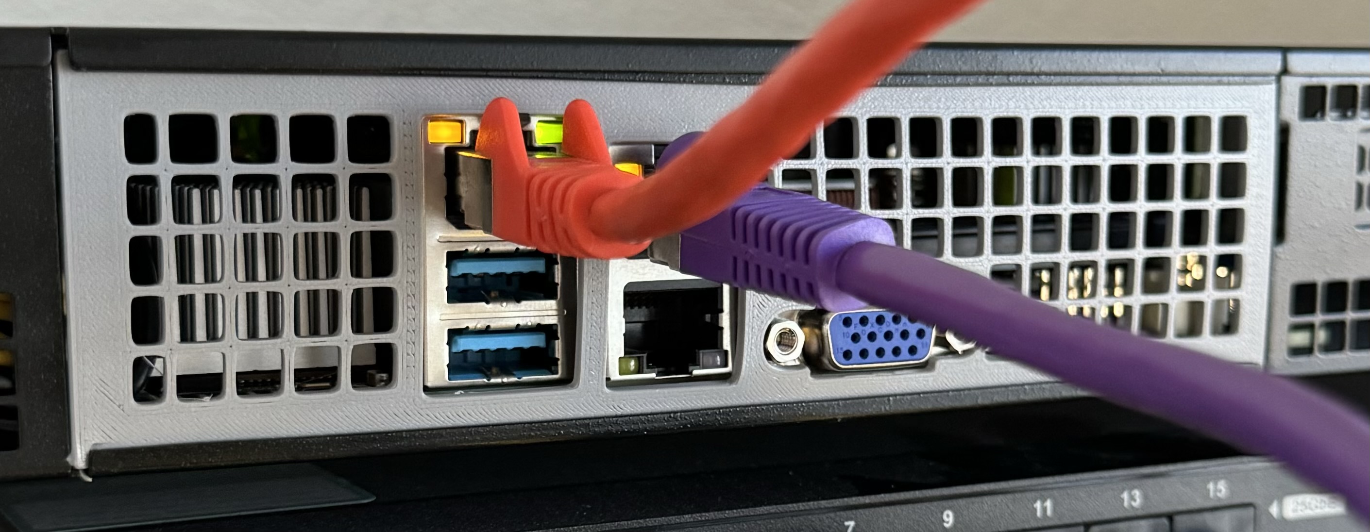 IO Shield AsRock X570D4I-2T cho Chassis SC505