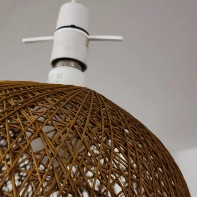 Giá đỡ đèn thả đơn giản