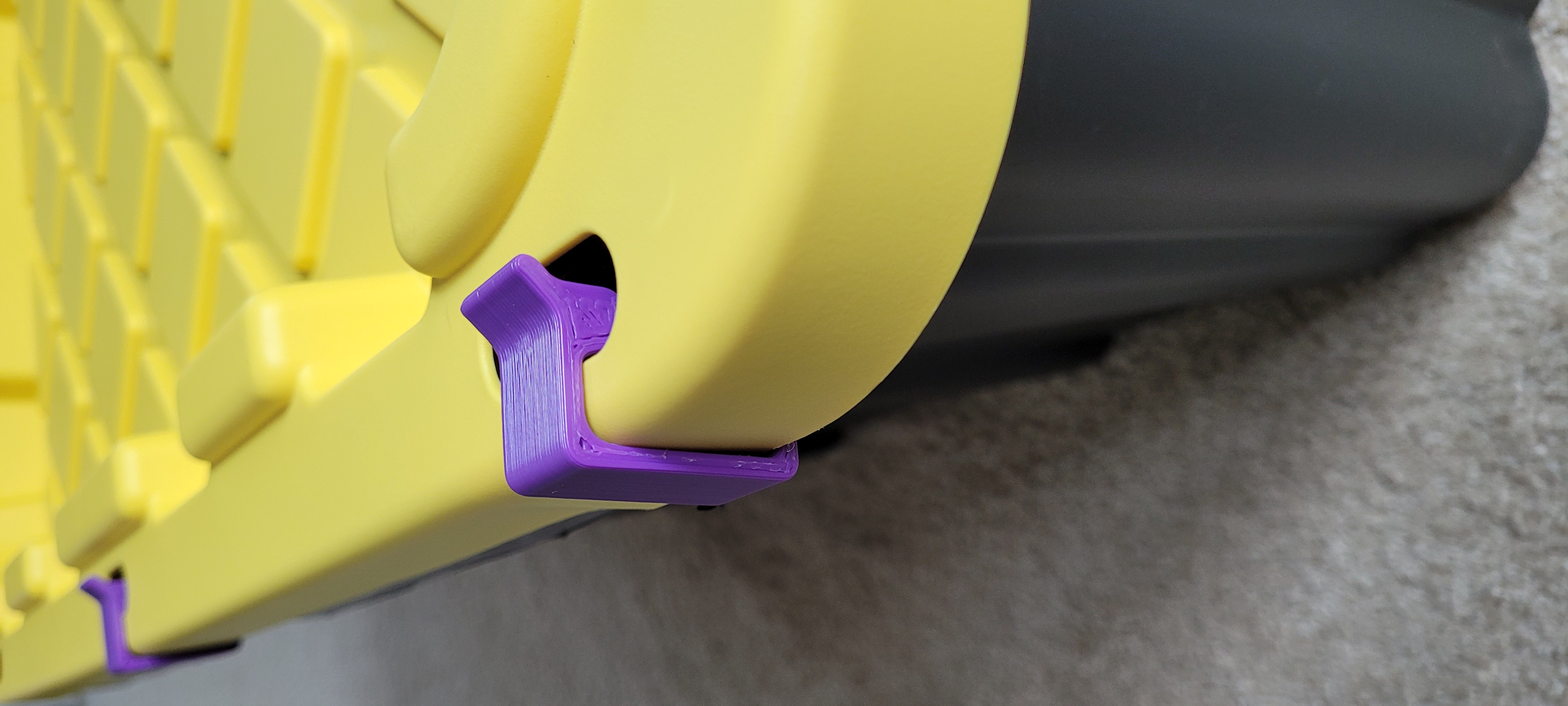 Kẹp Nắp Thùng Nhựa HDX, Sterilite