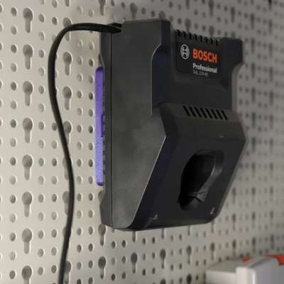 Giá đỡ sạc Bosch Professional 12V GAL 12V-40 cho Pegboard Châu Âu